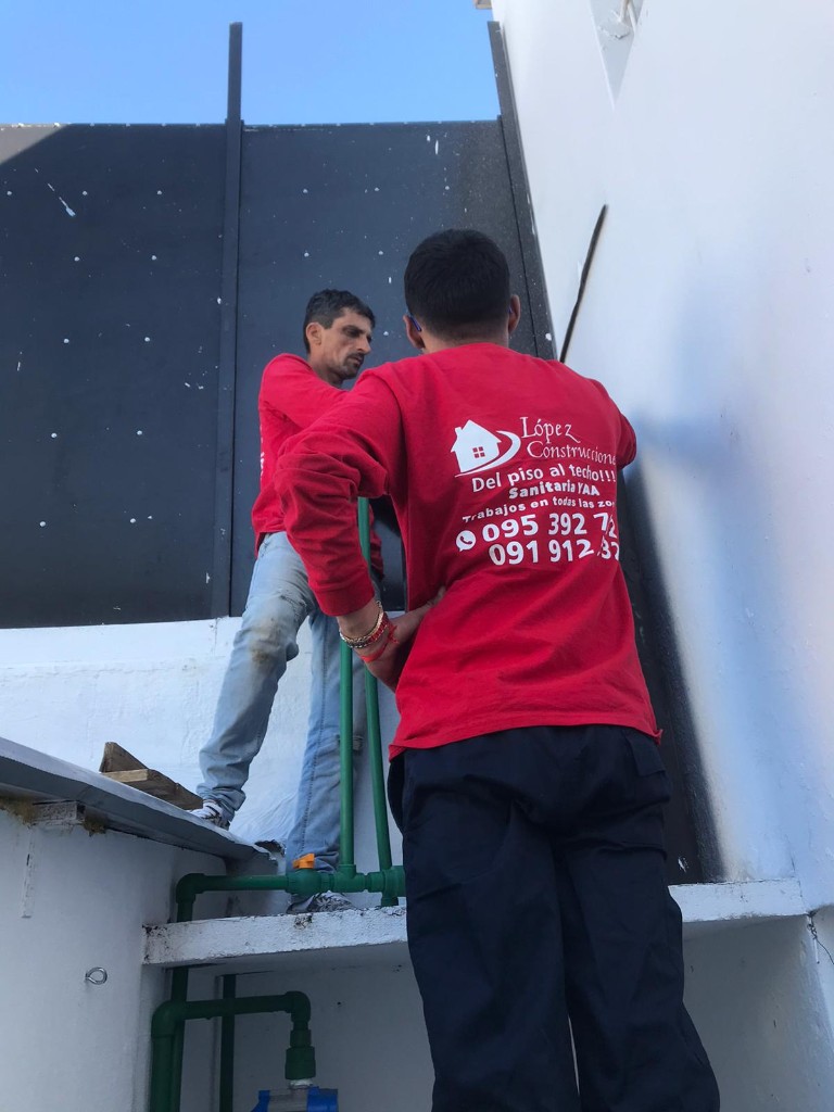 Equipo de Sanitaria YAA en obra